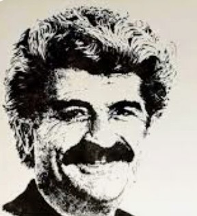 Ekmeği bol eyledik
Acıyı bal eyledik
Sıratı yol eyledik
Geldik bu güne
***
Ekilir ekin geliriz 
Ezilir un geliriz
Bir gider bin geliriz
Beni vurmak kurtuluş mu?
***
Kör olasın demiyorum
Kör olmada gör beni

Şair Hasan Hüseyin Korkmaz'ı vefatının 39. yılında saygıyla anıyorum.