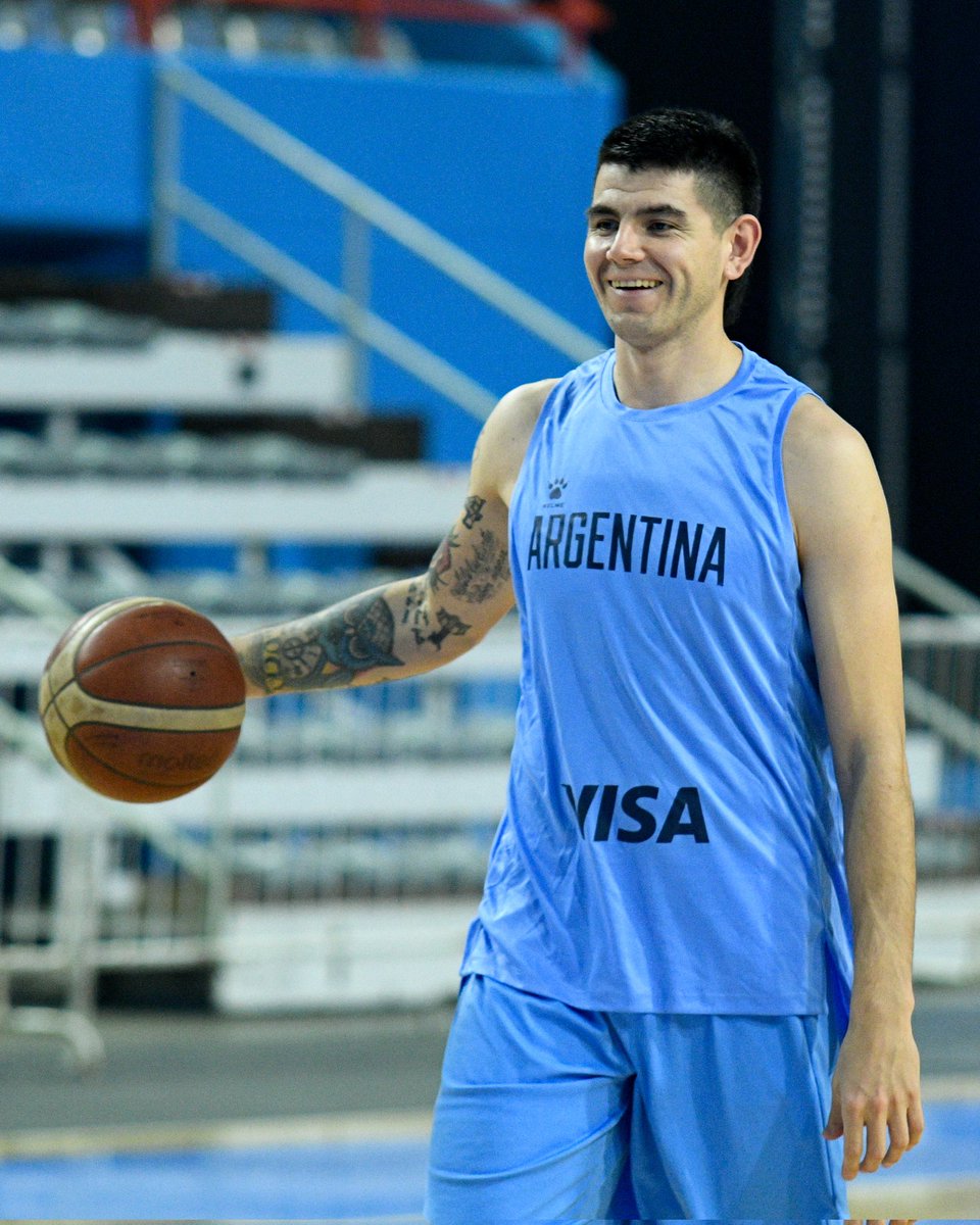 nachomiranda14's tweet photo. De chiquito descalzo en el potrero
Y hoy representando en el mundo entero
La fe intacta de ser primero
Soy argentino me sobran los huevos

ES HOY. https://t.co/sRAn7jIOFT