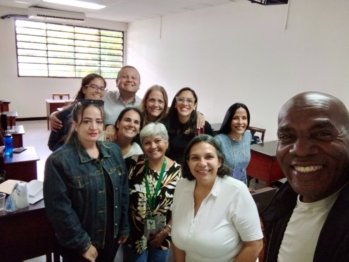 carolinaalberto's tweet photo. El día de ayer fue el cierre de Seminario I de la Especialización en Atención Psicoeducativa del Autismo #EAPA, en la universidad #Monteavila. Un día de compartir de saberes y  aprendizaje significativo por un grupo de excelentes profesionales ...  👏👏👏👏🇻🇪💯 https://t.co/viqYjsj6IC