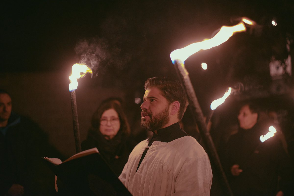 Málaga como fuente inagotable de atmósferas. 

Monte Calvario, 11:00 pm.
#CofradíasMLG