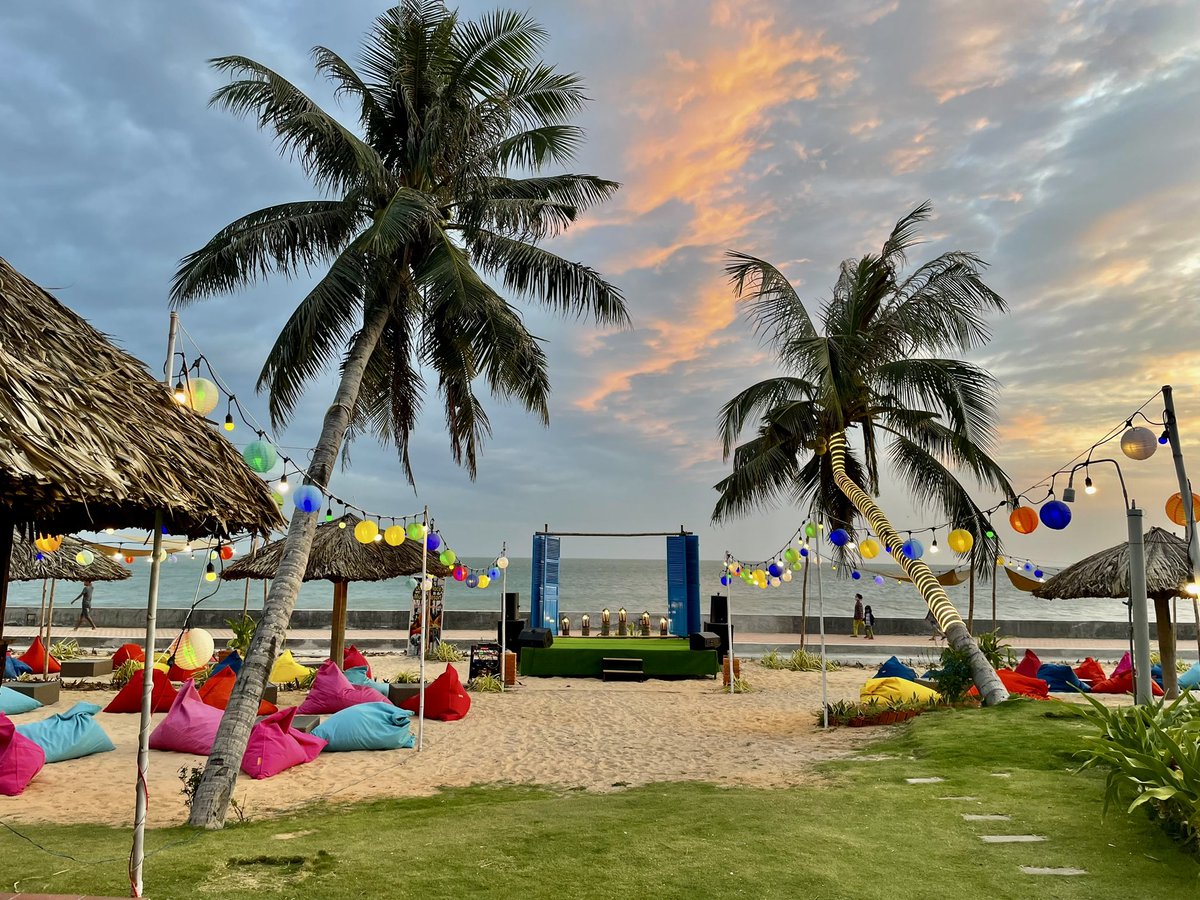 PlaceOcean's tweet image. Beach bar