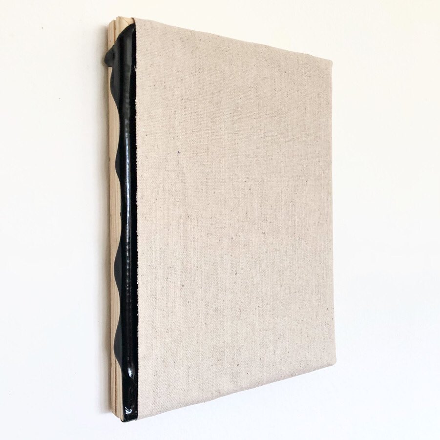 Pintura. 
Bastidor, acrílico e liño. 23x18cm. 2023. 
Seguimos producindo.