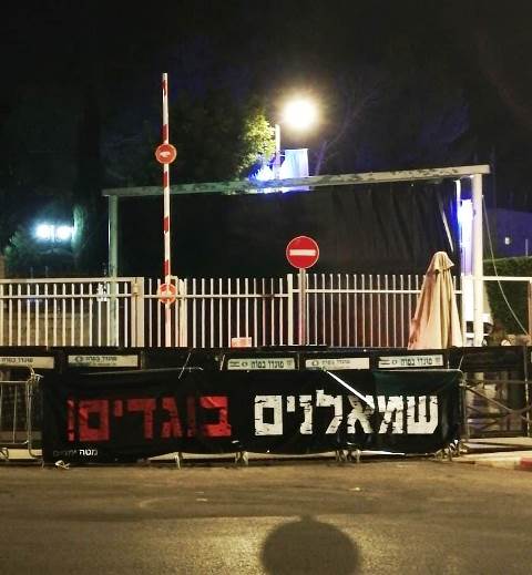 democratit's tweet photo. @YakiAdamker זה למה הוא לא עצור https://t.co/UVSH4WFhbs