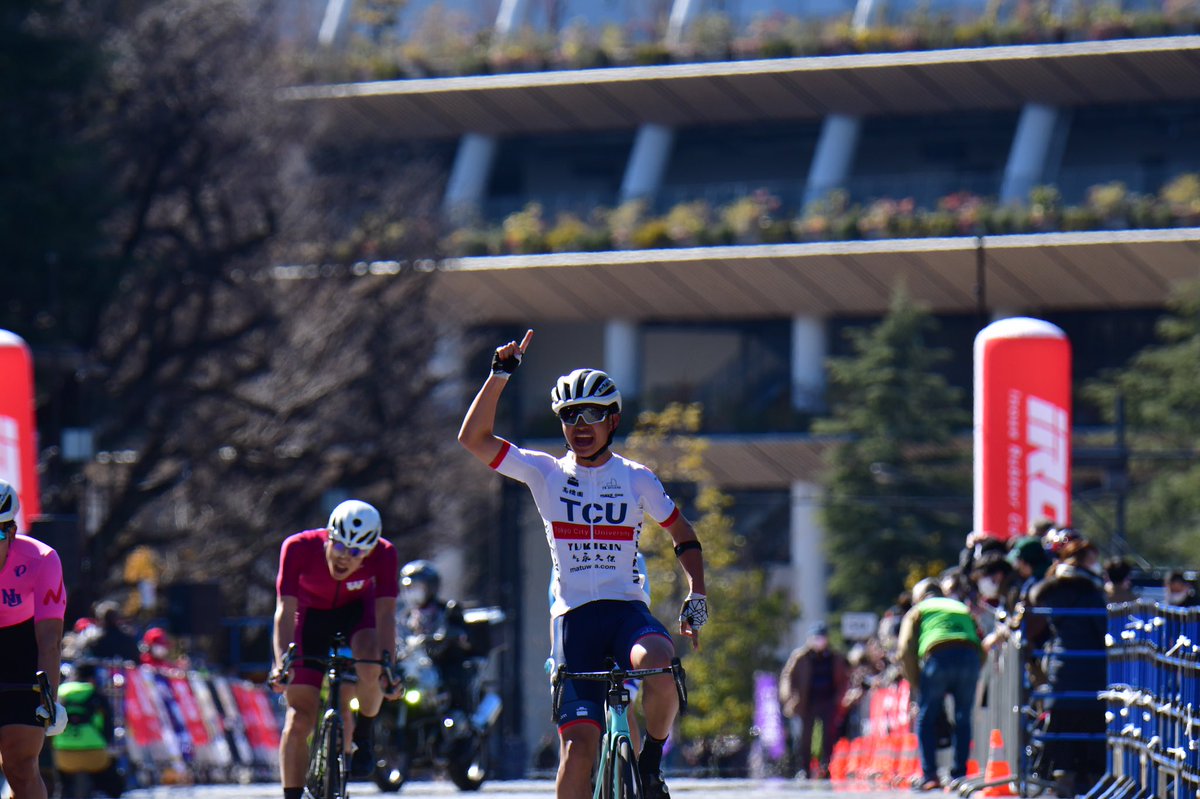 gorigorisprint's tweet photo. 本日行われた全日本学生RCS最終戦
明治神宮外苑大学クリテリウム・グループ2Aにて優勝することが出来ました！
ラストの5人でのゴールスプリント激アツでした！
応援に来て頂いた方や中継で見て頂いた方本当にありがとうございました！！！ https://t.co/nn9v1nroBa