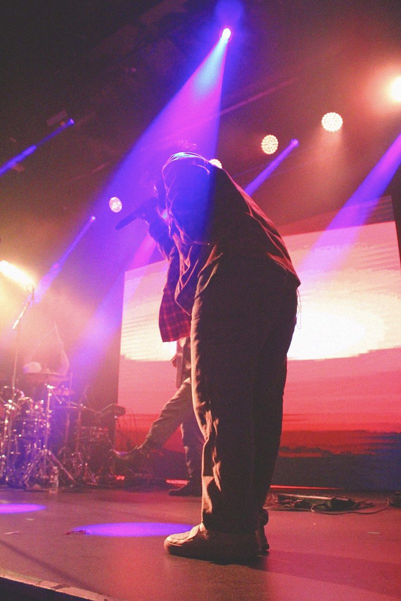 asking everyone to pls pls pls tag <a href="/raye/">RAYE</a> &amp; her management <a href="/WillingHarper/">Will Harper</a> <a href="/simonjonespr/">Simon Jones</a> or RT so i could possibly take some pics of her next week in Dublin! this has been a dream of mine for the last 2 years and would honestly mean the WORLD if it could happen <a href="/3olympiatheatre/">3Olympia Theatre</a> 🤞🏻