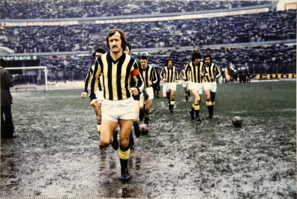 transferfb's tweet photo. Fenerbahçe eski kaptanı Ziya Şengül vefat etti. https://t.co/1W3ttpR9Ff