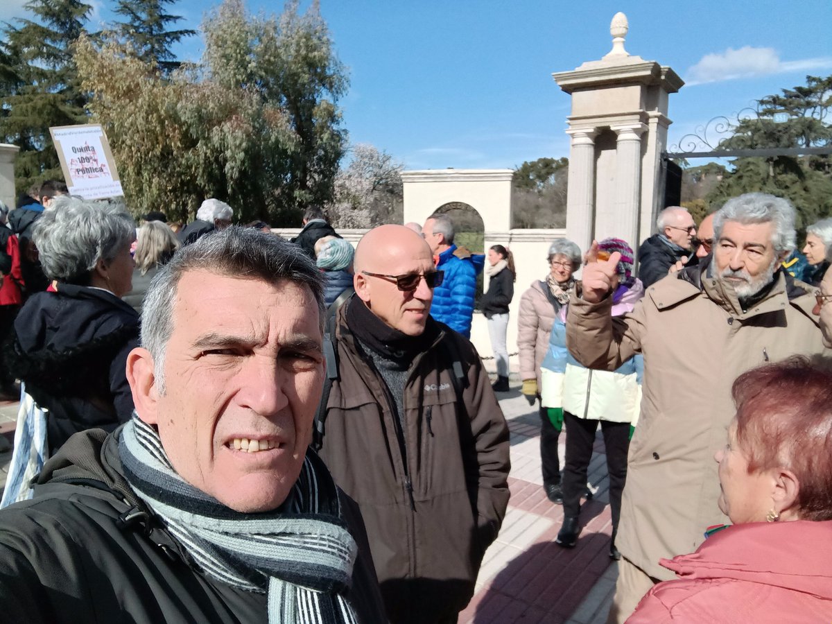 jcarlosglez1's tweet photo. Hoy la #Misade12 es en la Puerta de la #FINCATORREARIASPÚBLICA en #SanBlasCanillejas para luchar contra la tentación de su privatización https://t.co/x8bltekCAy