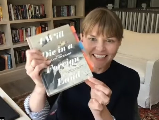 xparrillamader's tweet photo. 📚 ☕ Day 26 of #28DaysOfJMo:Book face. @jenmorrisonlive I love you 💛 https://t.co/2GxbBV4LoC