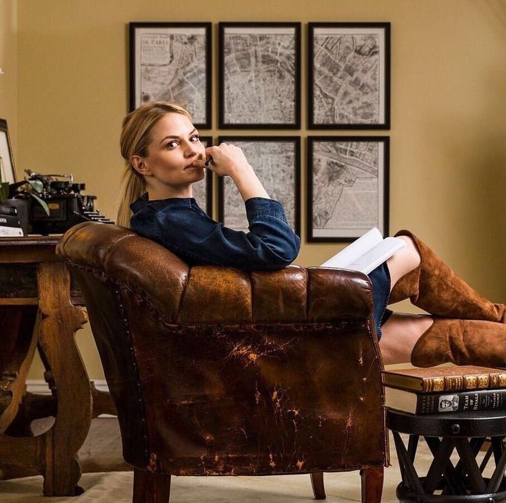 xparrillamader's tweet photo. 📚 ☕ Day 26 of #28DaysOfJMo:Book face. @jenmorrisonlive I love you 💛 https://t.co/2GxbBV4LoC