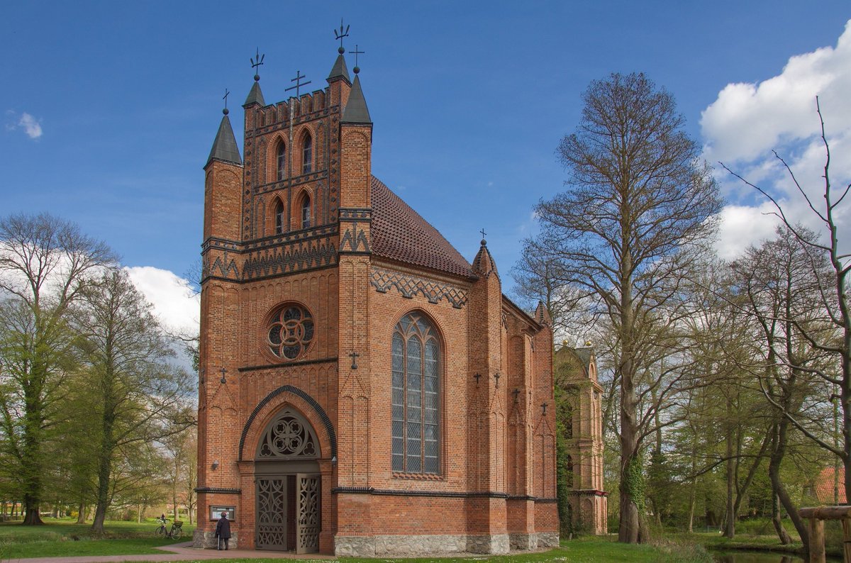 Italian347's tweet photo. Itt. Catholic Churches in Mecklenburg-Pomerania

Sts. Helena and Andreas, Ludwigslust https://t.co/zcZxgsNYDZ