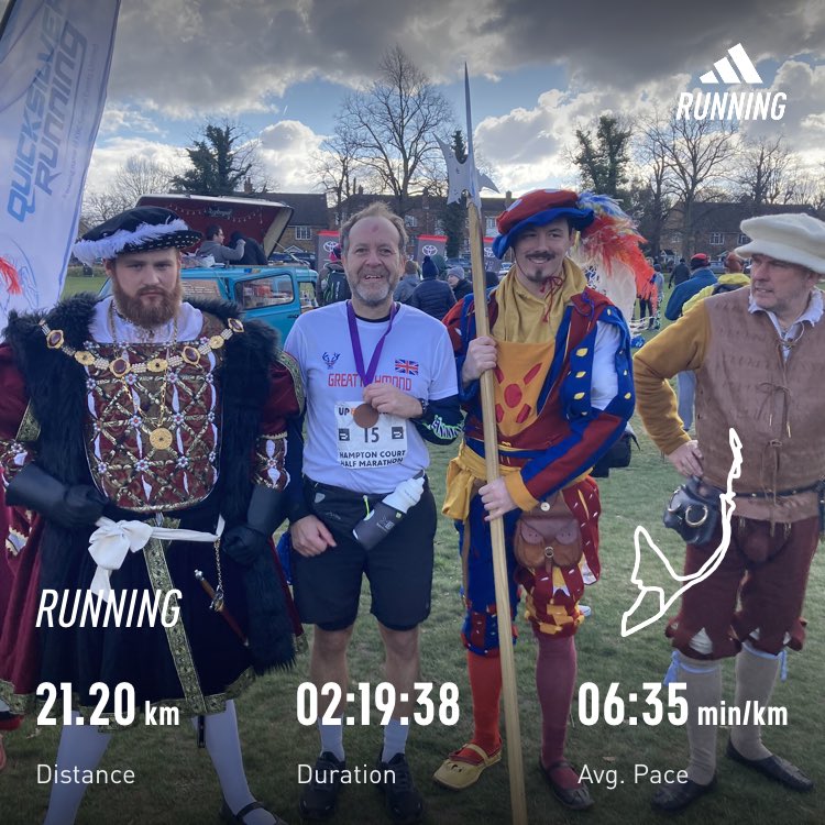 pafral's tweet photo. Hampton Court Half Marathon #quicksilverrunning https://t.co/Xi4Fd9aPj8