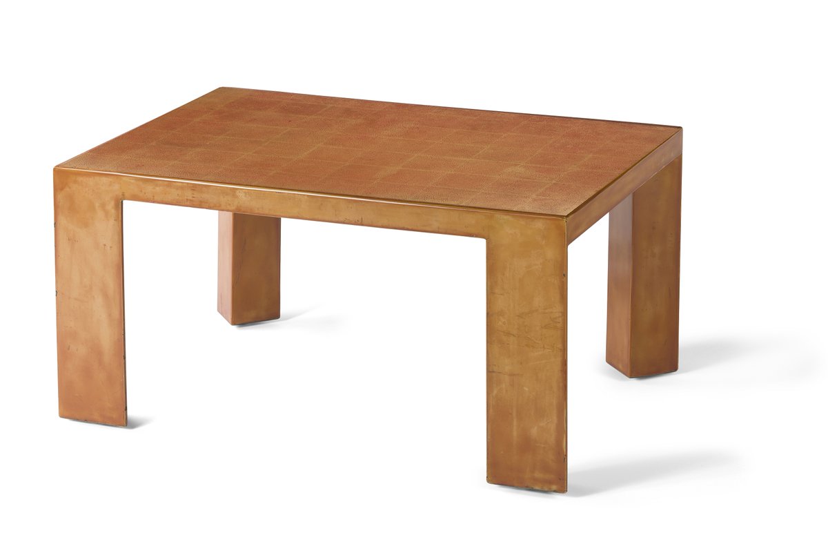 i_de_puysegur's tweet photo. 265 000 € pour une rare table basse en laque, laque arrachée, laque de Chine et feuilles d’or, réalisée par Jean Dunand en 1923/1925, modèle probablement unique et objet d’une commande spéciale provenant d’une collection particulière du Sud de la France. @Briscadieu_Bx #dunand https://t.co/NHu6nGaEDA