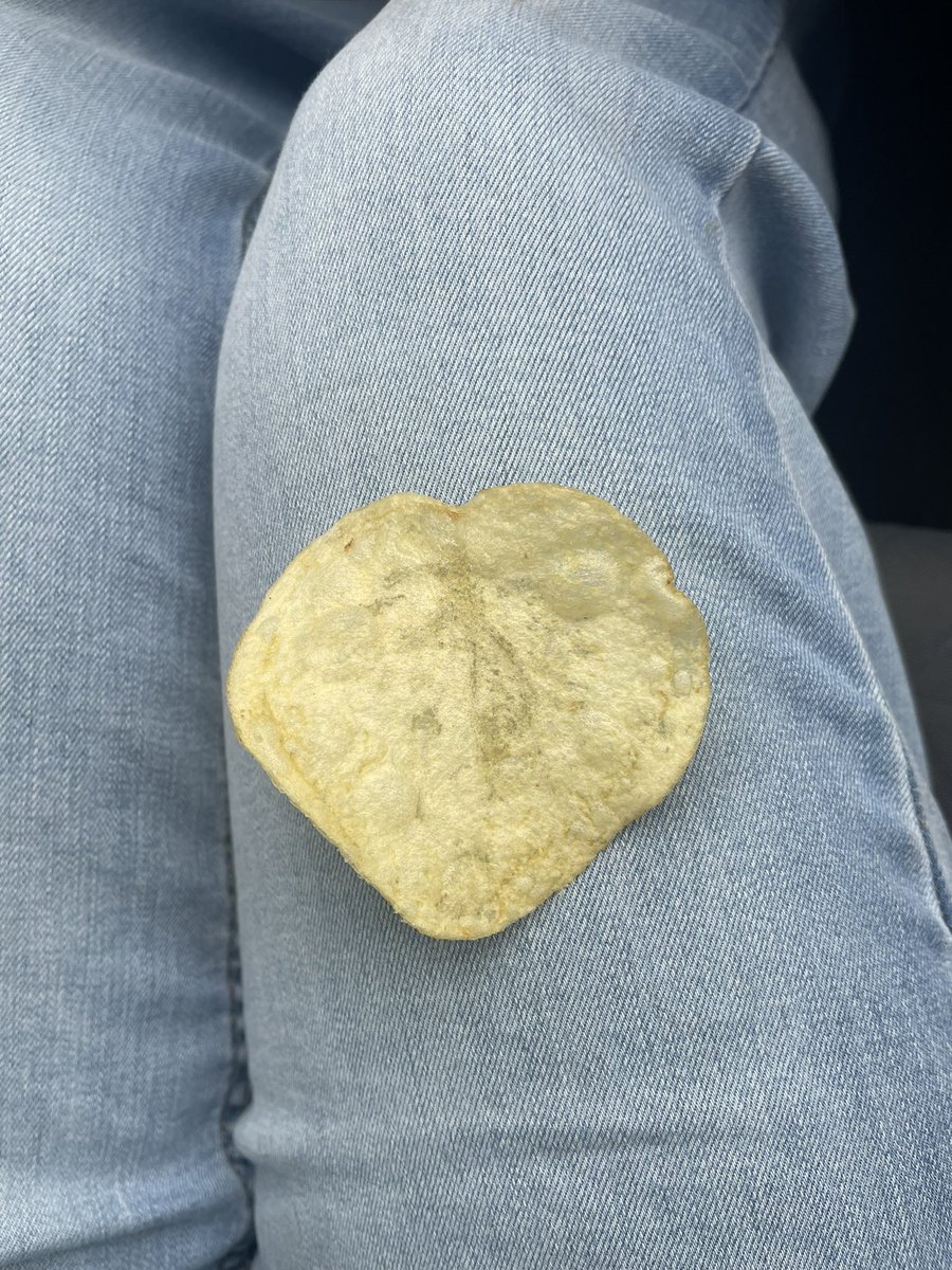 samanth02455505's tweet photo. @walkers_crisps #lovefromwalkers https://t.co/2wiDfg2k7O