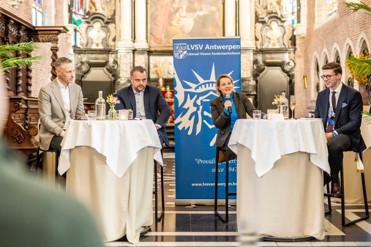 We waren gisteren aanwezig op de lustrumviering van <a href="/LVSVAntwerpen/">LVSV Antwerpen</a> . Proficiat met jullie 75ste verjaardag!🎉🗽