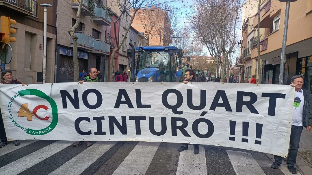 monSOStenible's tweet photo. Prmeres imatges de la manifestació contra el #quartcinturo @Campanya_ccqc @lapaparolaTRS @Adenc1982 @defensaripoll https://t.co/69nb0d5Xan