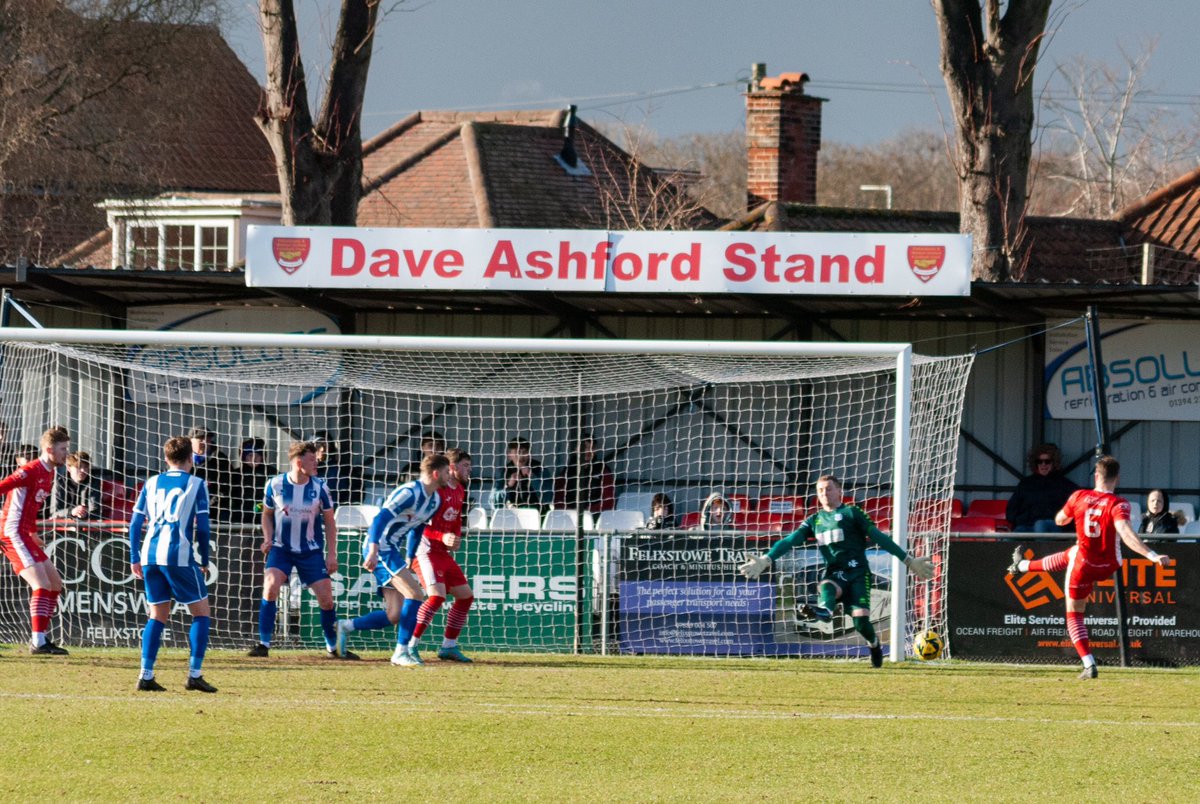 GeoPur1881's tweet photo. ๐ธFirst Half shots from Felixstowe & Walton v Wroxham.#isthmianleague #wroxhamfc #NonLeague https://t.co/T2tqOlAULn