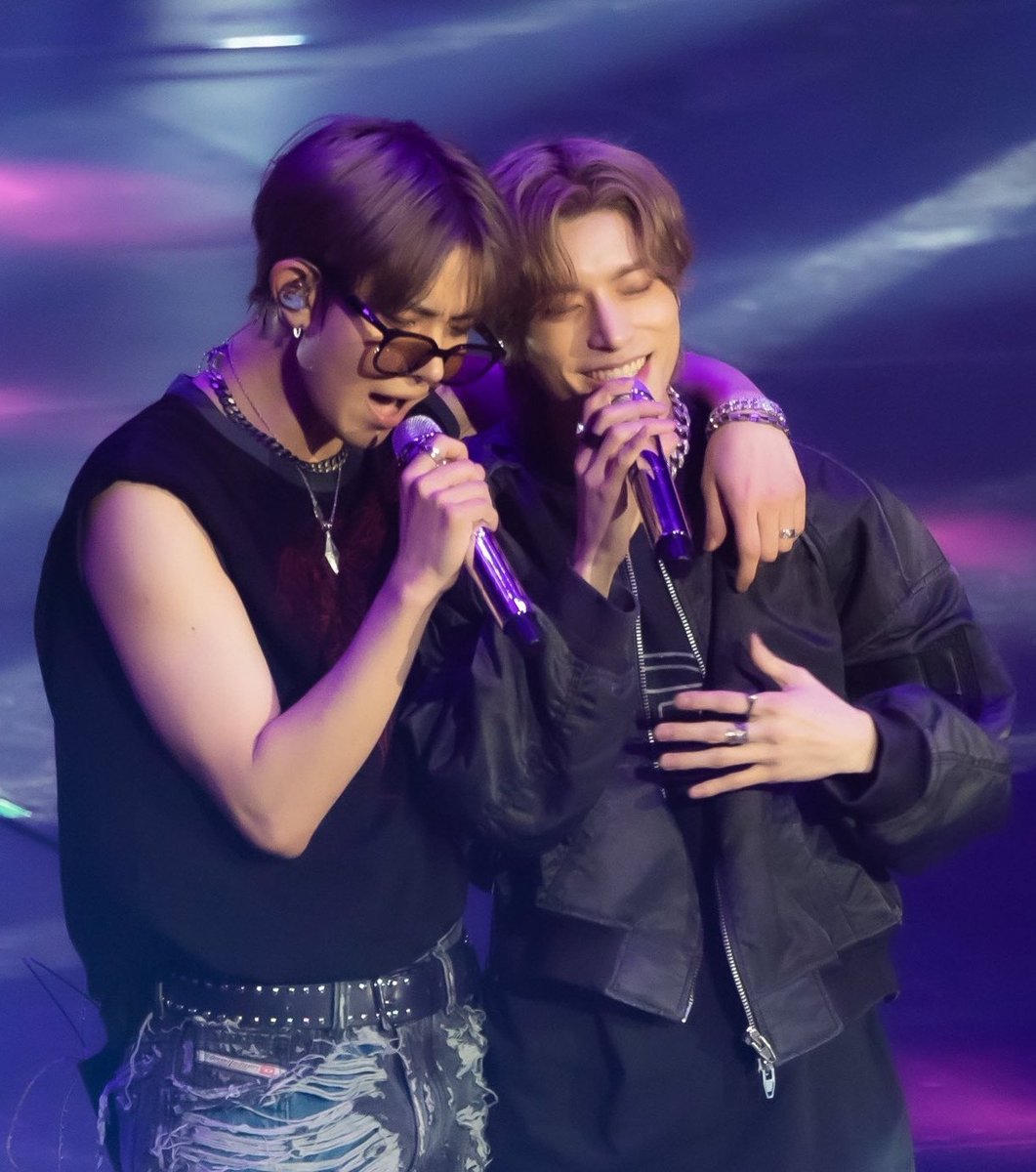 heejakesite's tweet photo. my fave photo of the day 🖤 https://t.co/jbFffnNCOT