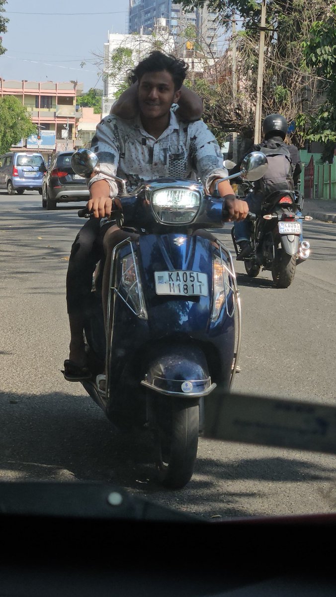 victimofpeace's tweet photo. These guys were performing stunts tdy on 24th crs, BSK II stg. Also their vehicle did not have rear number plate. Spotted many driving triples on wrong side of road also. Dt: 26 Feb at 3:10 pm, opp Gururaya Bakery. @bsktrfps @blrcitytraffic @DCPSouthBCP KA05LH1811 https://t.co/lFZGPsaMJr