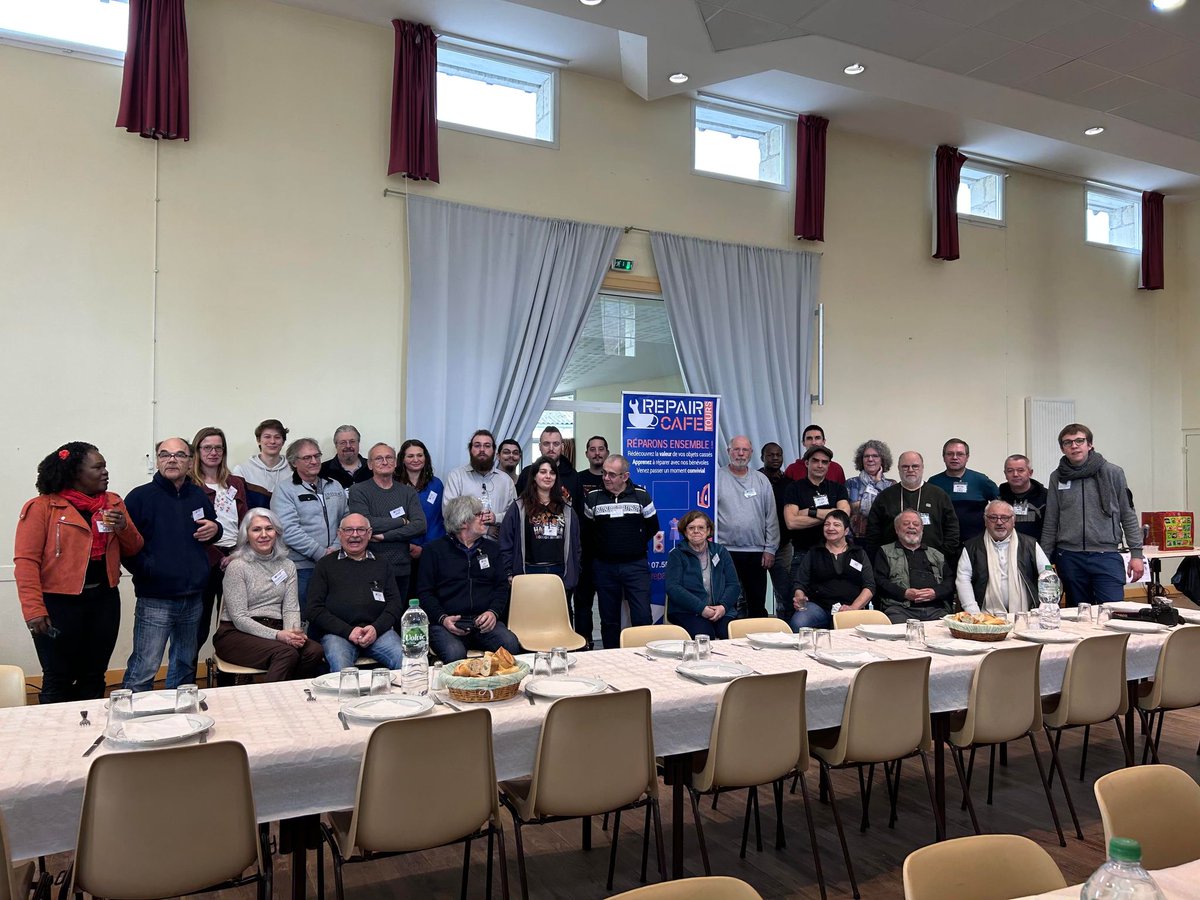repaircafetours's tweet photo. Découvrez ici, la photo de notre équipe #rctours qui a lutter contre obsolescence programmée, durant la journée du 25/02/2023.
Merci à nos #bénévoles passionné(e)s.... vis à vis de leur dévouement, leur implication en faveur de l'#écologie ! https://t.co/VcwQB68i8s