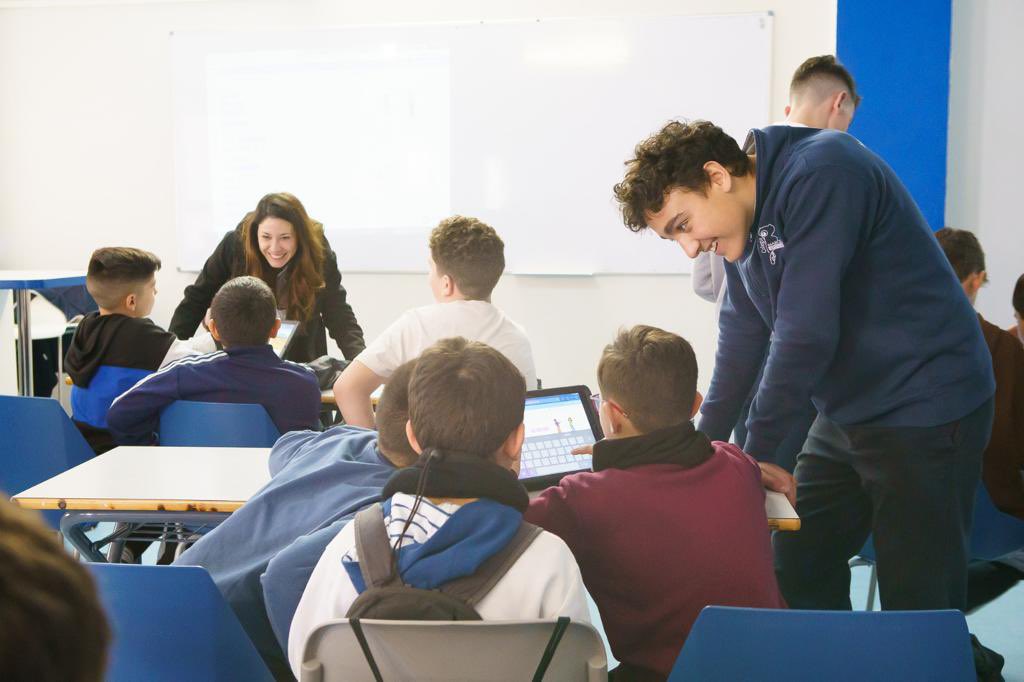 ColegioMarceloS's tweet photo. El evento,fué disfrutado por un total 160 alumnos y 15 profesores de los centros 
@maristasanlucar 
@C_BuenPastor 
@Colegios_CEU 
@AlmotamidS #CEIPMaestraNataliaAlbanés @MalalaCeip 
@iespdv 
#CEIPArcus 

Los cuales fueron guiados y ayudados  por un total de 60 de nuestros alumnos https://t.co/13vAfGDHVM