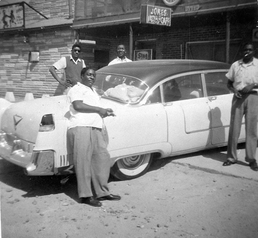 gott_julie's tweet photo. Otis Spann, Hubert Sumlin, Muddy Waters, James “Killer” Triplet at the Jones Hotel in Memphis, TN 1956.
#BluesSunday https://t.co/ySHn7TRrLb