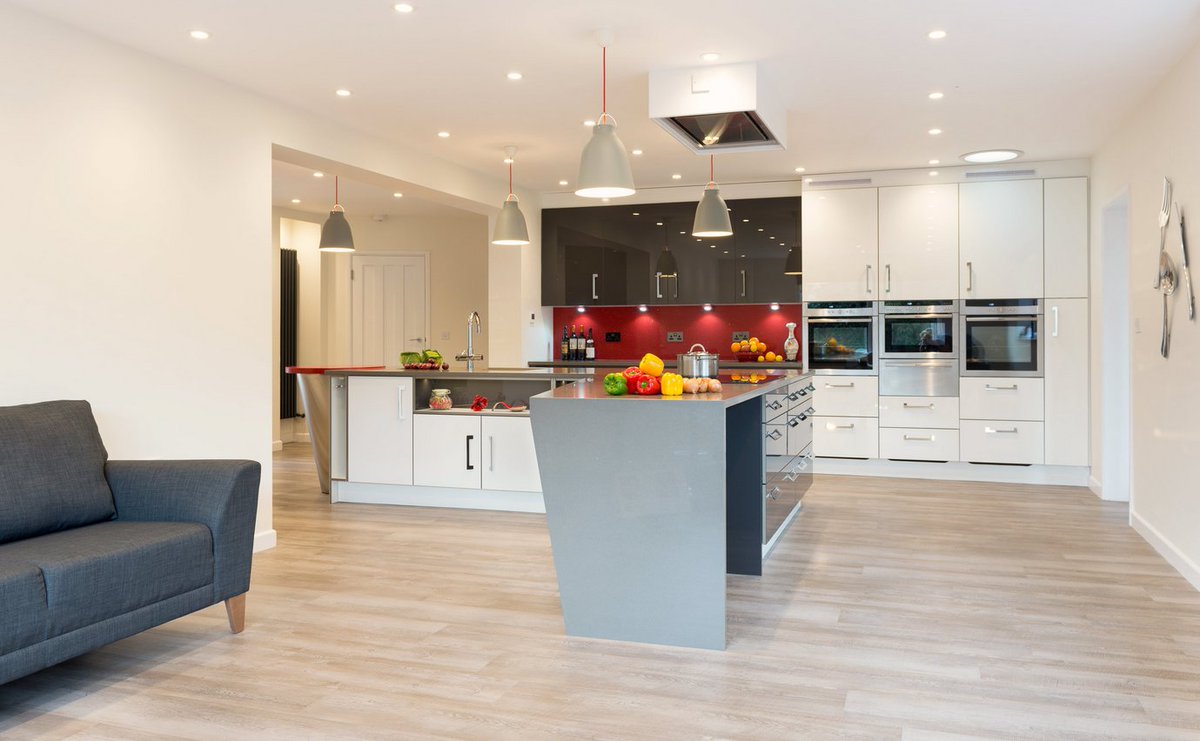 In this kitchen there's a place for everything and everything in its place! ow.ly/FW8I50MYhKJ #kitchendesign #kitchens #bathrooms #kitchensexeter #bespoke #interiordesign #traditional #contemporary