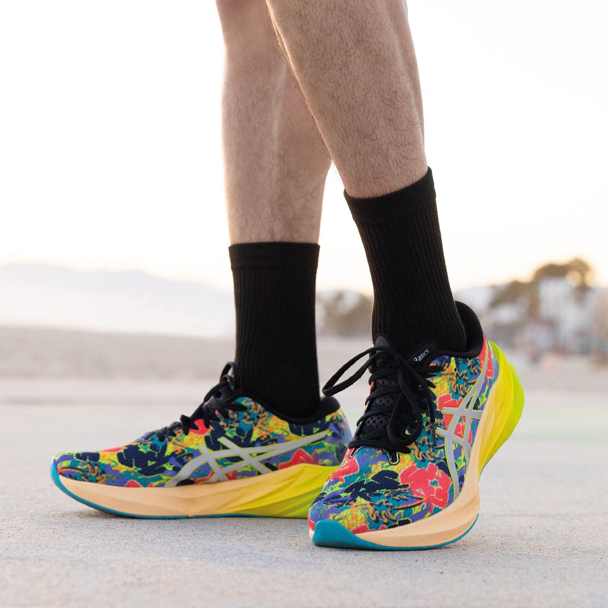 ASICS_India's tweet photo. Seeing is believing. And the new LITE-SHOW™ Collection will make a believer out of you. Bright patterns and reflective design details make any run something to be seen. To shop visit: https://t.co/Ifrcz2x60B. #ASICSLITESHOW​ 

#SoundMindSoundBody #ASICSIN https://t.co/8Je4YS9Qul