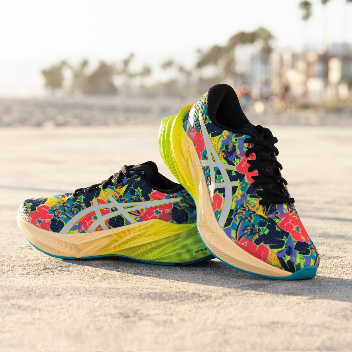 ASICS_India's tweet photo. Seeing is believing. And the new LITE-SHOW™ Collection will make a believer out of you. Bright patterns and reflective design details make any run something to be seen. To shop visit: https://t.co/Ifrcz2x60B. #ASICSLITESHOW​ 

#SoundMindSoundBody #ASICSIN https://t.co/8Je4YS9Qul