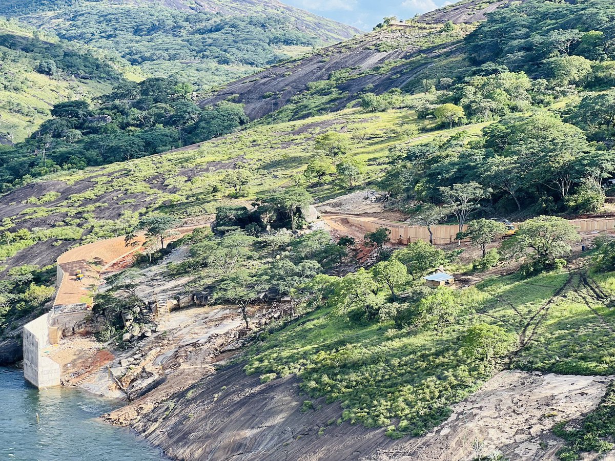 PTChimusoro's tweet image. Amazing to just watch the huge sheets of water flow on the Lake Mutirikwi! 

Also interesting to know that there’s a hydroelectricity plant project that’s underway, it will serve Masvingo. 

#TravelZimbabwe
