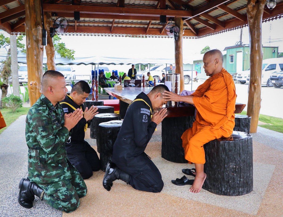 ⏩🙏ฉก.ทพ.45 ทำบุญบำเพ็ญกุศลหน่วย เพื่อความสิริมงคล
facebook.com/10006460228500…
#ผู้การทวีรัตน์ 
#เราจะไม่ทิ้งกัน
#หน่วยเฉพาะกิจกรมทหารพรานที่45
#กองทัพภาคที่4