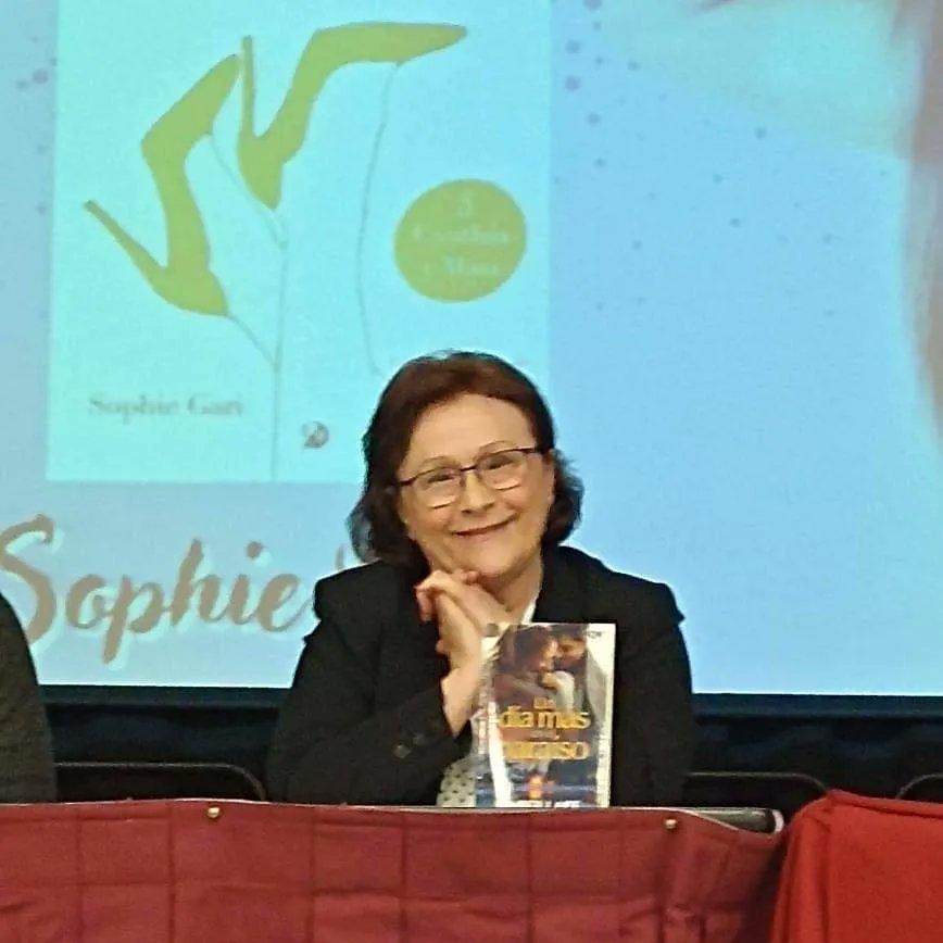 Entrañable jornada la de ayer en el V Encuentro Murcia Romántica. Muchas gracias a las organizadoras, <a href="/MurciaRomantica/">Asoc. Escritores Murcia Romántica</a>, por el gran trabajo y a los asistentes por la grata compañía, en especial a las lectoras que se interesaron por mis novelas y que tuve el placer de dedicarles.