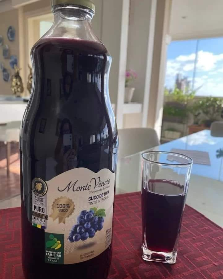 orlandoguerreir's tweet image. Suco de uva do MST.
Totalmente orgânico, e não é produzido a custa de trabalho escravo.
Bom dia!