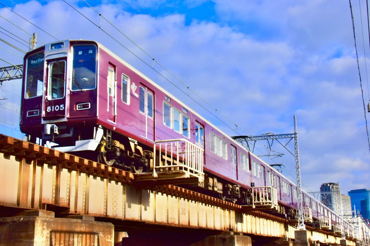 SNOOPY1T0K4's tweet photo. 宝塚線8000系未更新車の8005f
も記録程度に… やっぱり額縁ある方がカッコ良いですね!
T#7(T#1541) 8005f
⬛️普通 雲雀丘花屋敷
#阪急電車 #阪急8000系 #8005f https://t.co/7HQUDCovrc