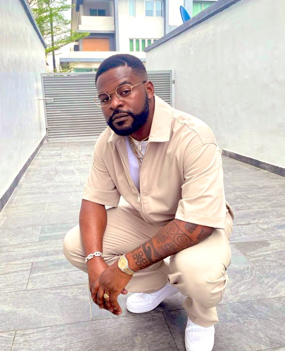 Amasiom1's tweet photo. My hero I respect u sir @falzthebahdguy ... #presidentialelection2023 #Elecciones2023 #Apc1 https://t.co/dtip5K9wnJ