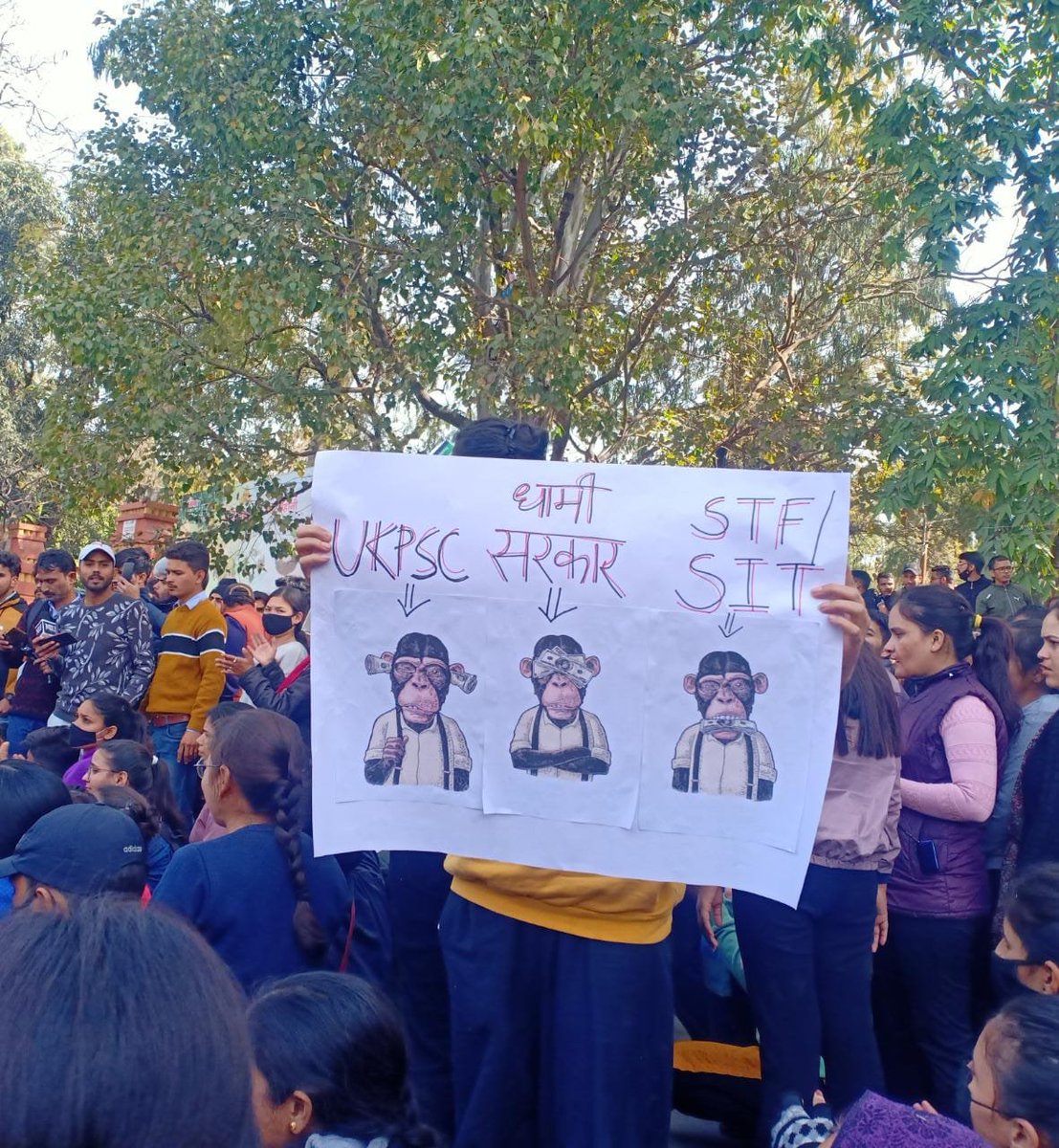 NishantR11's tweet photo. " दोहरा चरित्र, दोहरी व्यवस्था " का इससे बड़ा उदाहरण ओर क्या हो।    किसी गैर #BJP शासित राज्य में सीबीआई की मांग हेतु प्रदर्शन तो वहीं #BJP शासित राज्य में सीबीआई का आना औचित्यहीन लग रहा है । 
राजनैतिक दोगलापन नही तो और क्या?

#उत्तराखंड_मांगे_सीबीआई
#UKCBI
#devbhoomi_demand_cbi https://t.co/xbO08uZSzx