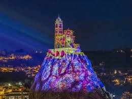 otpuyenvelay's tweet photo. Le Puy en Velay grimpe encore dans le classement des villes et villages où il fait bon vivre ! #jdd
S’installer ou partir en vacances et si vous changiez d’air ? #envelay #auvergnerhonealpes https://t.co/2uiUBJUbIT