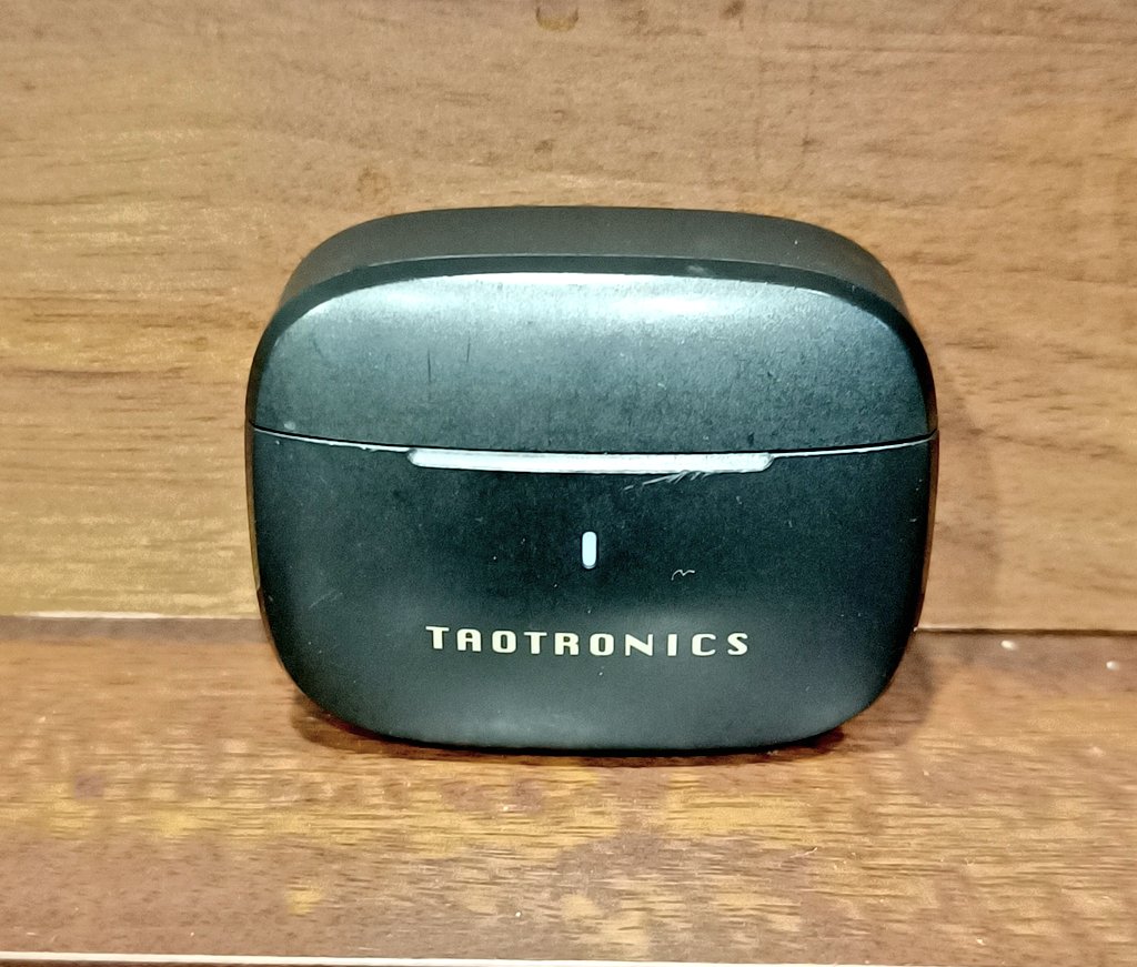 本日もご来店、誠に誠にありがとうございました！お忘れ物がございます！ワイヤレスイヤホンでございます！タオトロニクス様、最高のイヤホンをありがとうございます！お忘れのお客様は遠慮なくお声掛け下さい！