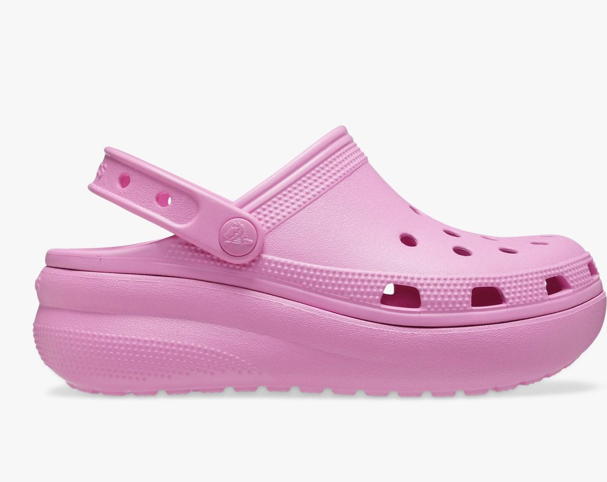 muppetmoment's tweet photo. @elainew33 And if we think this is bad I had a trip into the Metropolis last week and saw these!!!
Stop the world I want to get offπ
#platformcrocs https://t.co/j2Q7siuYso