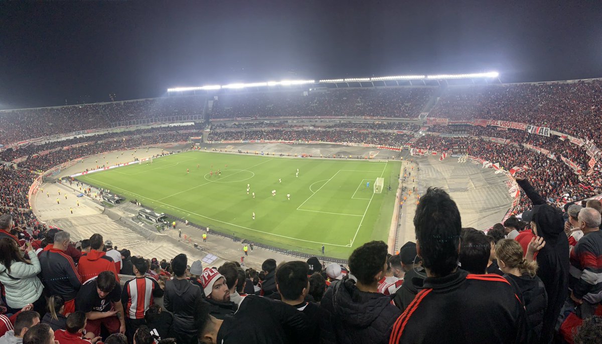 IvanMargulis's tweet photo. @LucasIdiart_ Me parece que te estás confundiendo, te dejo una foto de lo que es llenar la cancha para que veas lo que se siente y vengas del lado correcto https://t.co/9JRyS7LmLR