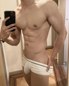 DempseyFlower6's tweet photo. 提升自己的方法有很多种
但健身毫无疑问是最直接的
努力锻炼出来的大肌肉希望可以给你足够的安全感
当然，爸爸壮硕的并不只有胸肌
至于是什么狗子们自己想 https://t.co/9yYLisEXzQ