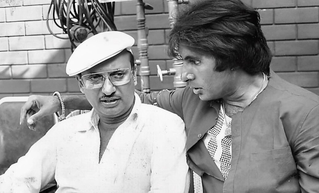 Remembering the late 🇮🇳Indian film director and producer #ManmohanDesai (26 February 1937 – 1 March 1994) born #OnThisDay in Bombay, photographed here in conversation with Amitabh Bachchan

🎬#FilmTwitter