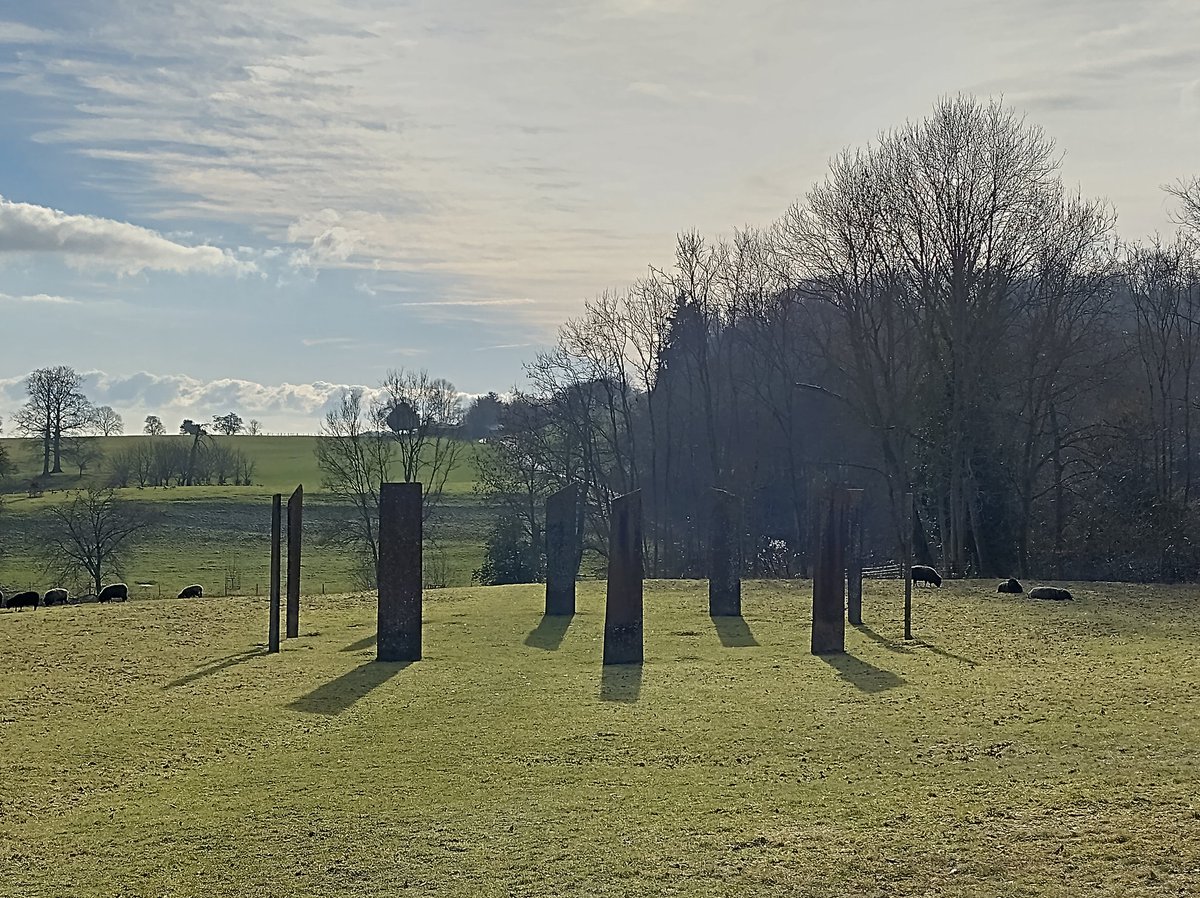 GroundImpressi1's tweet image. This has to be one of the youngest stone circles in Britain. It was created by artist Richard Kindersley from Caithness Stone between 1998-1999. #StandingStoneSunday Millennium Stones at Gatton Park. #NorthDowns #PilgrimsWay