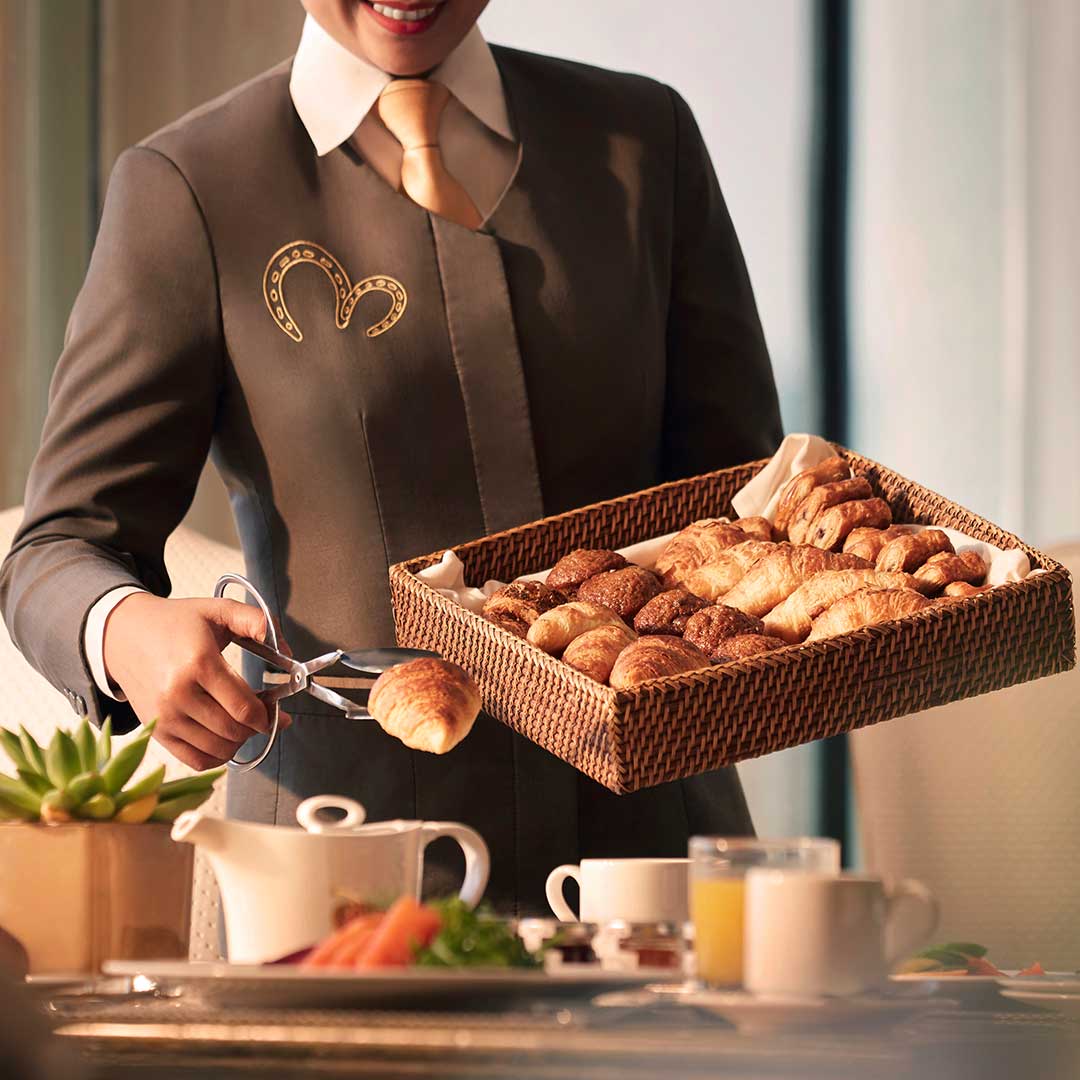 أعد إحياء حبك مع وليمة رومانسية واستيقظ على مناظر مذهلة مع وجبة فطور شهية.

احجز على باقة الحب "ستاي وذ لف" ابتداءً من 849 درهم إماراتي.

#StayWithLove #RomanticGetaway #CoupleGoals #LuxuryEscape #WeekendGetaway #MeydanHotel