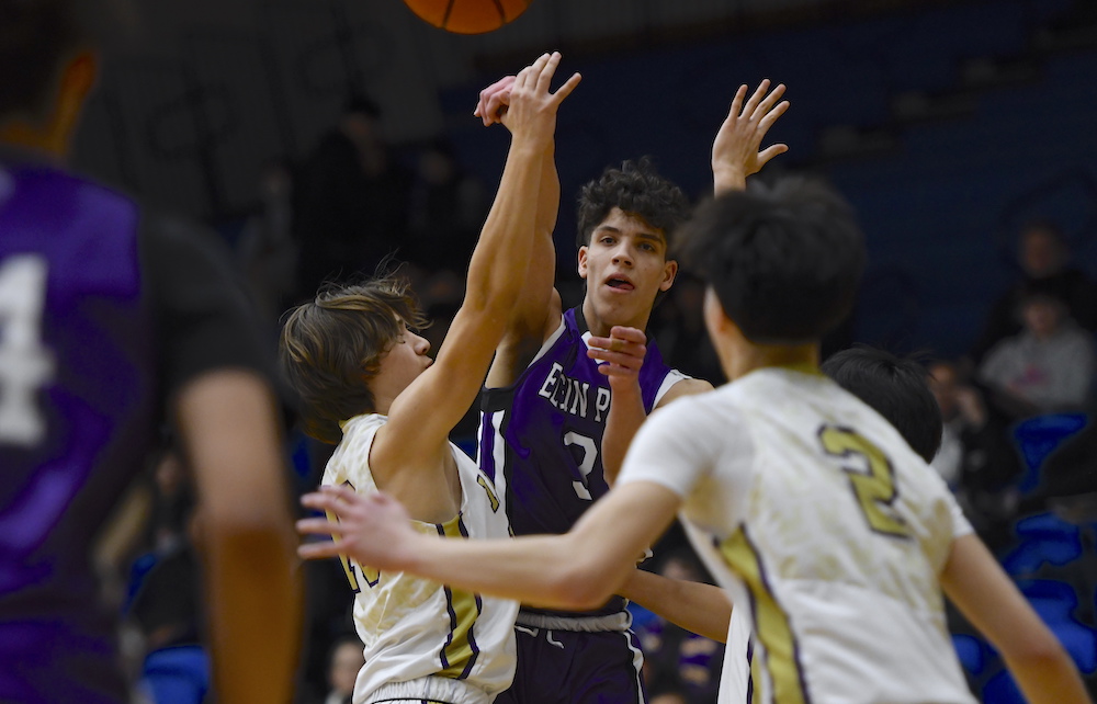 htsumura's tweet photo. Old-school No. 18 @OrcaAthletics junior boys play it gritty in upset win over defending champs and No. 2 seed @VCIrishbball ... Quarter finals next @BCJrBoysBB Sunday vs. @Brookswoodhoops @LangleyEvents @BCHoopScoop @tamanawisbball @SullivanHeights https://t.co/SIKELBVCgS https://t.co/ADIMDya3B8