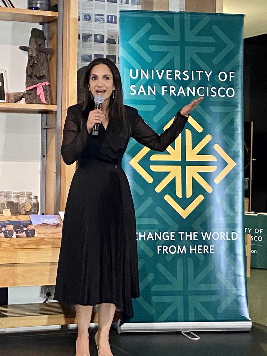 R_TomanengEdD's tweet photo. ♥️♥️♥️ Celebrating the 50th Anniversary of #USFCA School of Education tonight! #PatrickCamangian #HumanizingEducation #TeachersForSocialJustice
@USFCA_IME @USFCA_SOE @skoirala2 @monishabajaj @TWAICB @belindaHarriaga @SJCityCollege @fahns_national @pinayism @MARTHAKANTER https://t.co/t6qgrhivRC