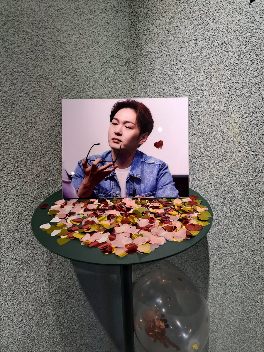 melin0626's tweet photo. 230226
🩵스웨이 성수🩵
아침부터 줄 선 것이 아깝지 않게 느껴질 정도로 특전인 칠링백이 너무 이뻤고 카페 내부 또한 너무 이쁘게 꾸며져있어 너무 좋았어요! 창섭이 생일을 이랗게 축하해 줄 수 있게 해주셔서 감사해용🩵💙
#HAPPY_CS_DAY
#모여봐요_창섭생파
#이창섭_끝내_널_찾게_만들어 https://t.co/Wufu1Ch6Qx