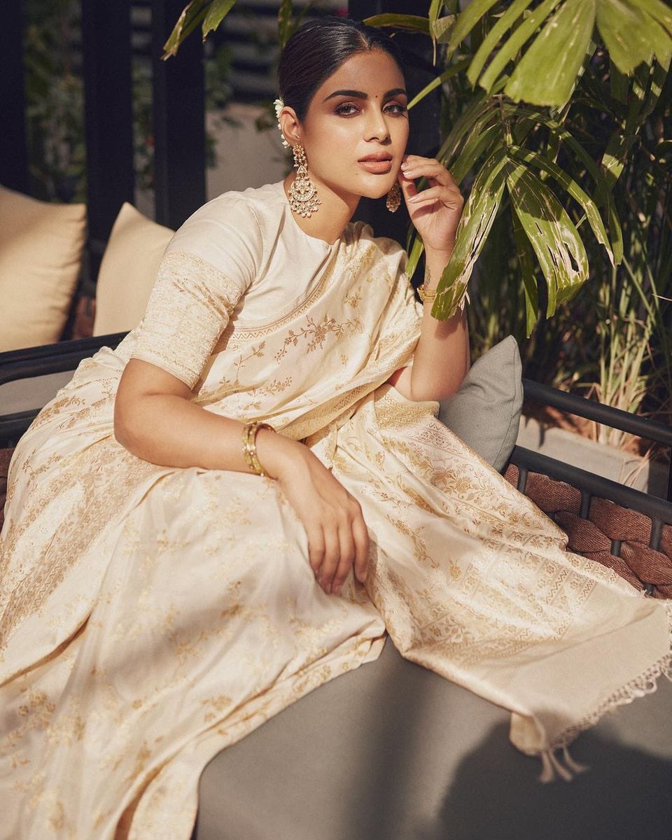 FutureFlicks_'s tweet photo. .@iamsamyuktha_ looks graceful and elegant in her latest clicks 📸💙💙

#Samyuktha https://t.co/iBFsDoG9IS