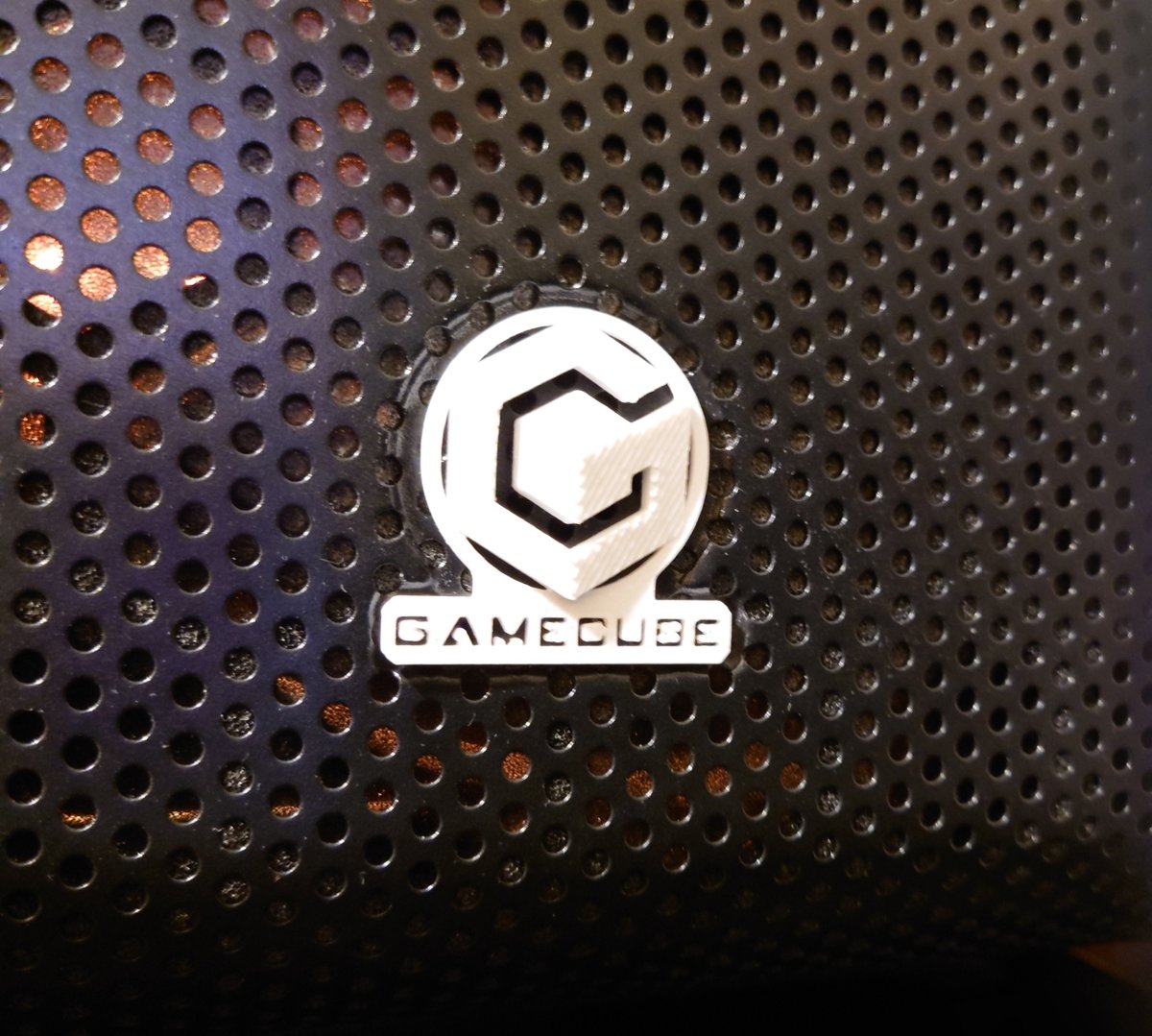 NeilHarbin0's tweet photo. Went one step further and replaced the Thermaltake logo badge as well. https://t.co/sdcjmyRm7Y https://t.co/ExtXc3Qbqq
