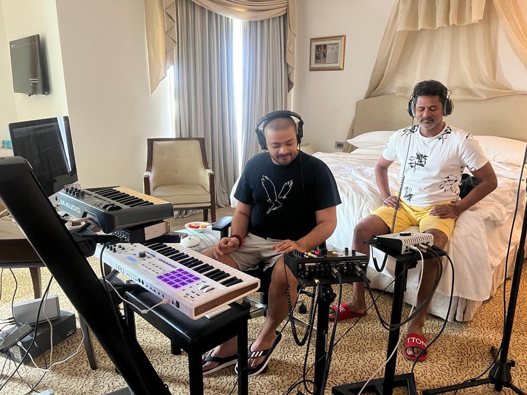 amrishofficial's tweet photo. Composing with Legend @PDdancing master for #pd60 #wolf movie. https://t.co/PsC9DgY2oS