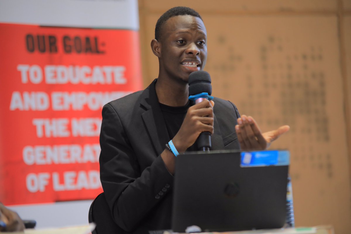 ProssyNamiremb2's tweet photo. #HowRUFeeling a mental health campaign launched mental health buddies who will be reaching out to fellow students for basic mental health  services. It was a great honor to moderate an insightful discussion 
@TheJNLC  @Makerere https://t.co/8aSBJw7zaH